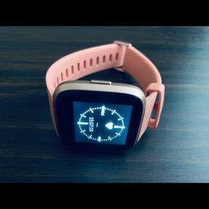 Fitbit Versa- Rose Gold with pink